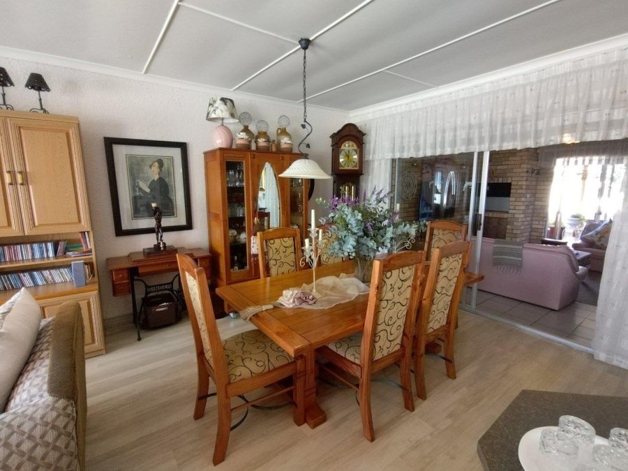 5 Bedroom Property for Sale in Wavecrest Eastern Cape